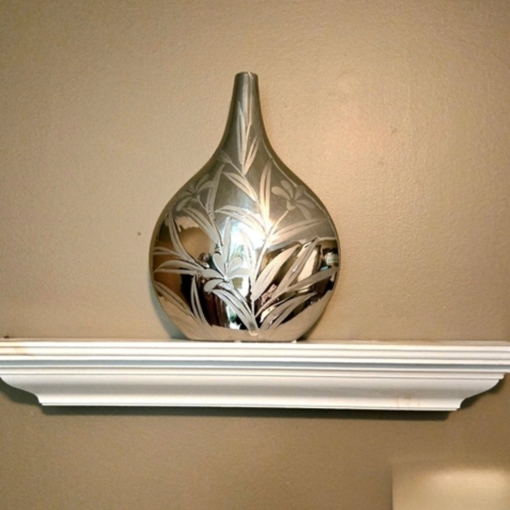 Wood Floating Wall Shelf. White.
